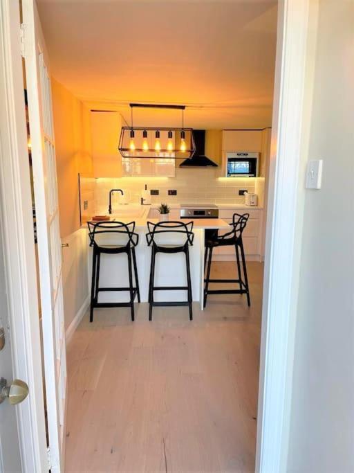 Stylish, Central And Cosy 1Bd Nr Canongate Единбург Екстериор снимка